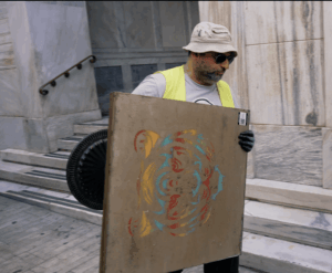 Σύμφωνα με τη νέα κανονιστική απόφαση τοποθετούνται QR codes με τα απαραίτητα στοιχεία του καταστήματος.